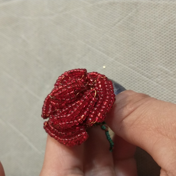 Red Beaded Rose. - Picture 4 of 5